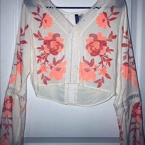 Flower top with bell bottom sleeves